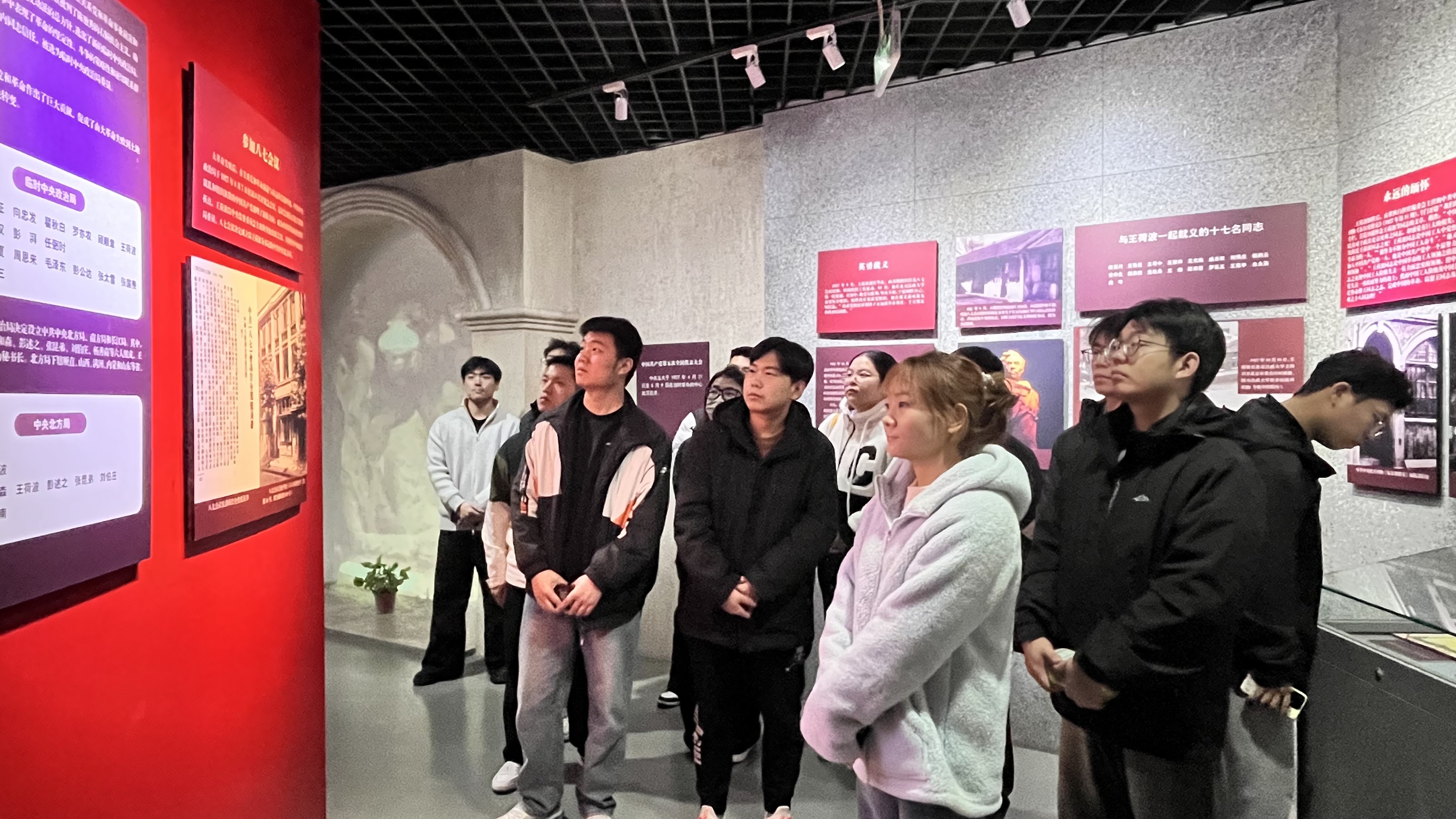传承荷波廉洁志 筑牢青春信仰基——机械工程学院师生参观王荷波纪念馆