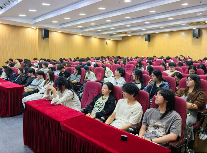 大国工匠走进思政课堂 榜样力量浸润学子心田 ——我校开展“大国工匠进校园讲思政”教学活动